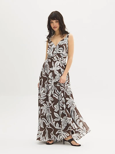 Robe longue en mousseline à col licou et imprimé feuilles