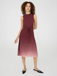 Robe mi-longue plissée et ombrée à col montant