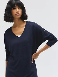 Haut à col en V et détails de boutons