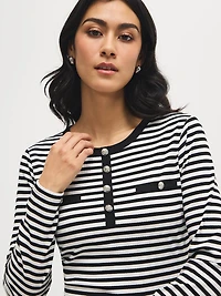 Haut côtelé à rayures et détails de boutons
