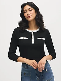 Haut côtelé avec détails de boutons