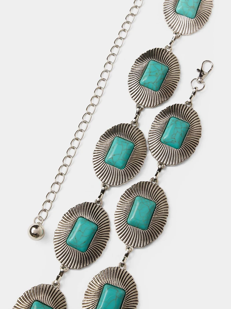 Ceinture en chaîne argentée ornée de pierres turquoise