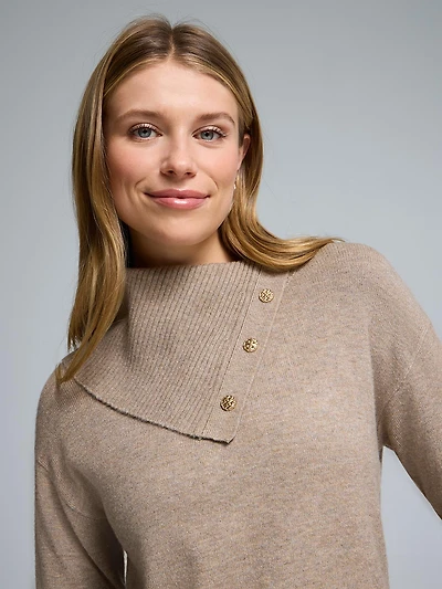 Chandail à col fendu avec détails boutonnés