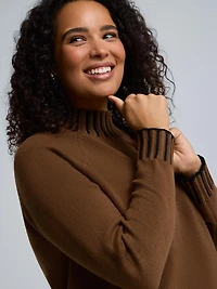 Chandail à col montant avec coutures contrastées