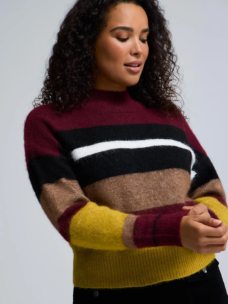 Chandail rayé à col montant en tricot pelucheux