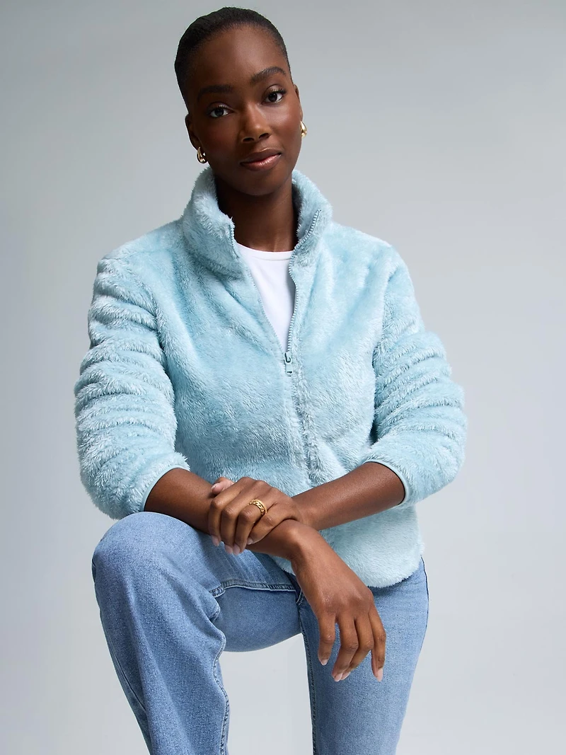 Veste en peluche avec fermeture éclair sur le devant