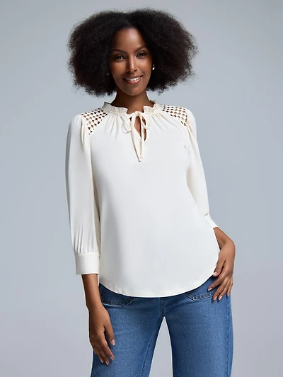 Haut en crochet avec col festonné