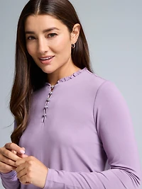 Haut à encolure festonnée ornée de strass