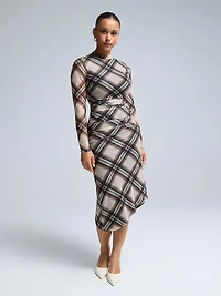 Robe mi-longue à carreaux et col montant