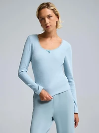 Haut de pyjama finement côtelé avec bordure en dentelle