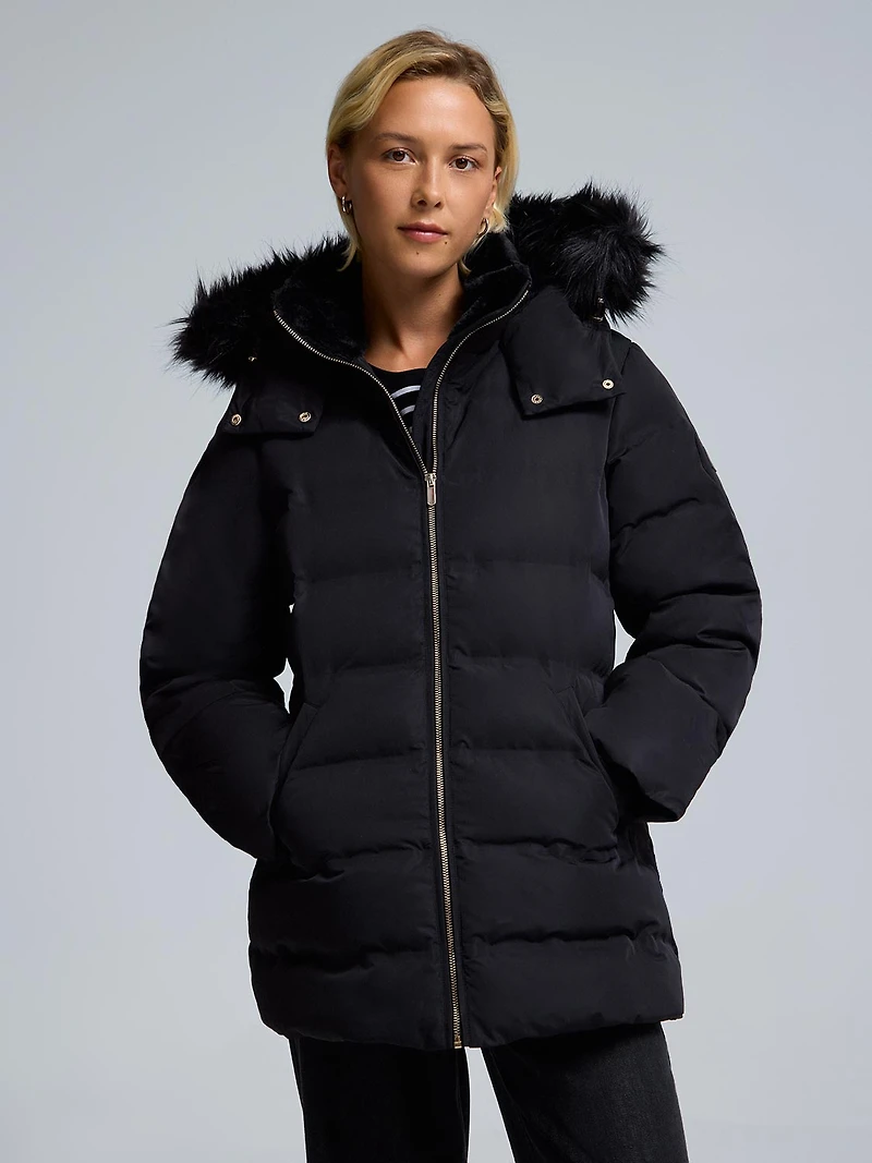 Veste matelassée avec capuche en fausse fourrure