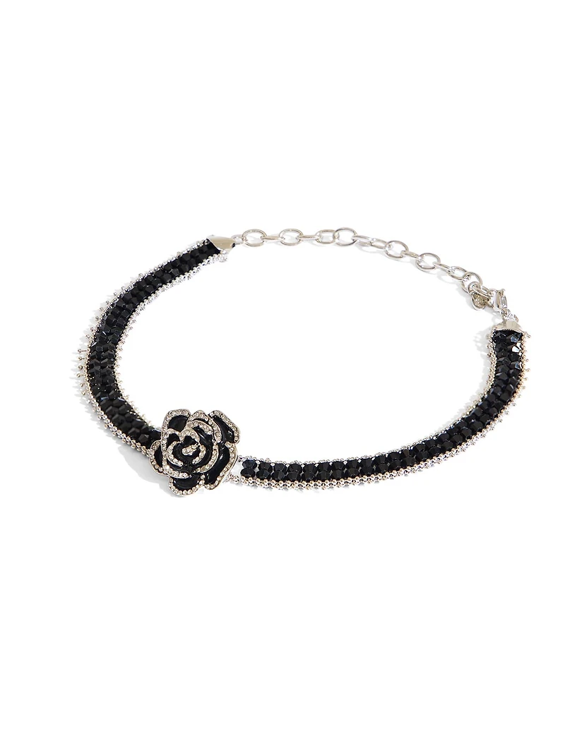 Collier ras du cou en perles avec détail floral