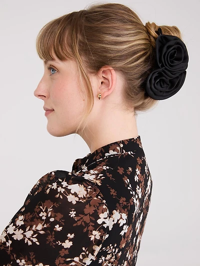 Pince à cheveux en satin et détail de rose