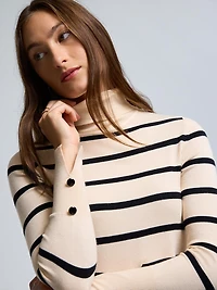 Chandail à col roulé et rayures métallisées