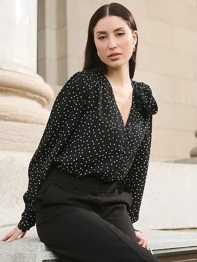 Blouse à pois avec rosette