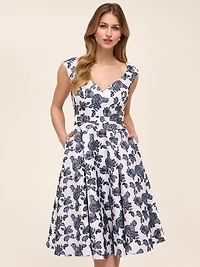 Robe mi-longue en jacquard floral à décolleté coeur