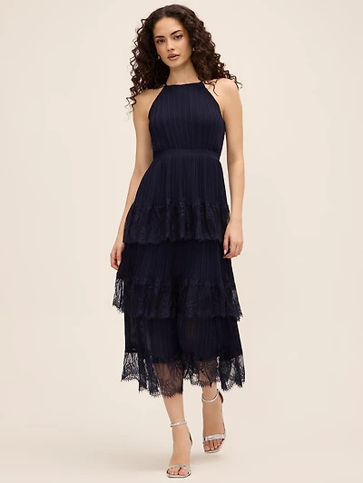 Robe mi-longue plissée en mousseline à volants