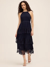 Robe mi-longue plissée en mousseline à volants