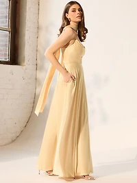 Robe longue en satin avec foulard