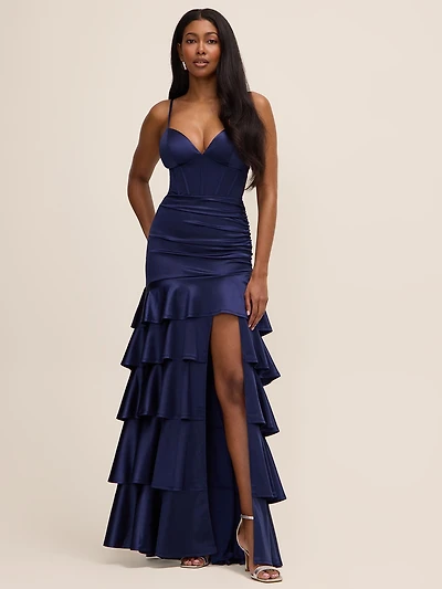 Robe en satin à volants étagés