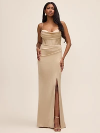 Robe bustier en satin à col bénitier