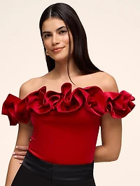 Haut en velours à volants et épaules dénudées