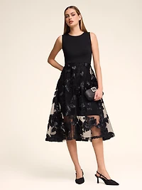 Robe mi-longue ajustée et évasée avec jupe en maille
