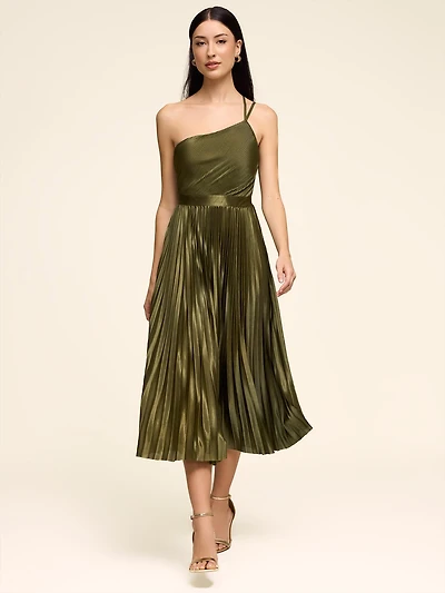 Robe mi-longue plissée à une épaule