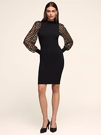 Mini-robe à paillettes et manches longues