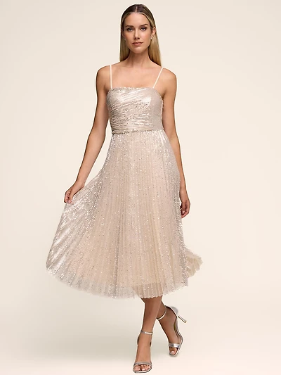 Robe mi-longue ajustée et évasée à paillettes détails plissés