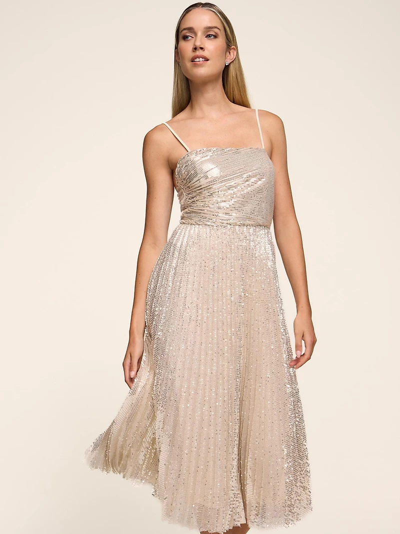 Robe mi-longue ajustée et évasée à paillettes détails plissés
