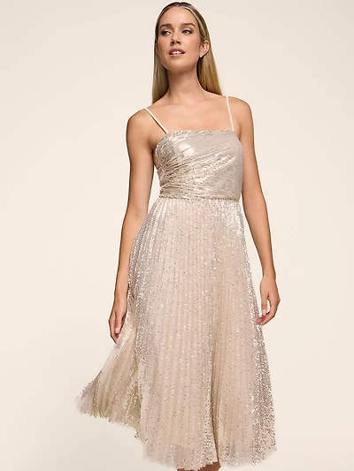Robe mi-longue ajustée et évasée à paillettes détails plissés