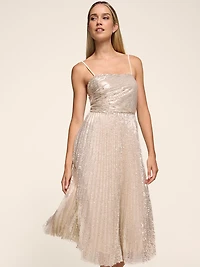 Robe mi-longue ajustée et évasée à paillettes détails plissés