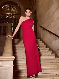 Robe asymétrique avec boucle