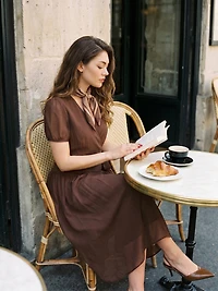 Robe mi-longue croisée en mousseline texturée