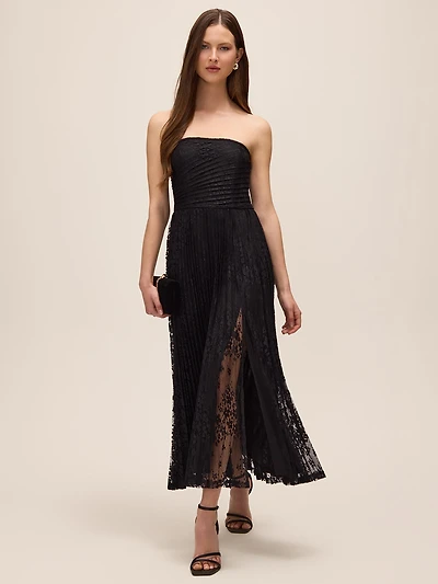 Robe mi-longue en dentelle sans bretelles