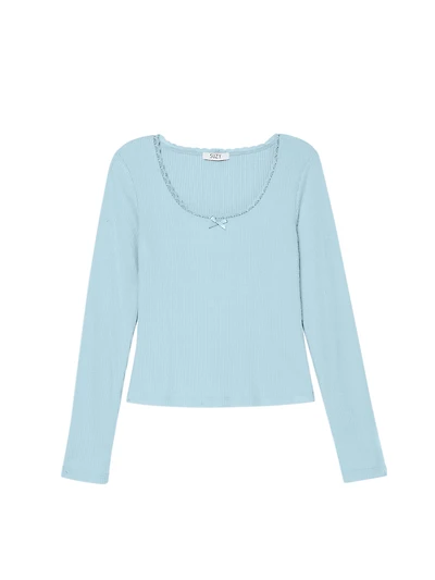 Haut de pyjama finement côtelé avec bordure en dentelle