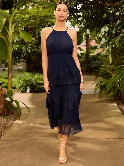 Robe mi-longue plissée en mousseline à volants