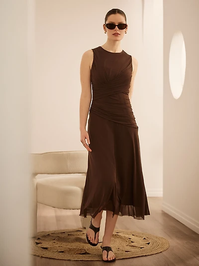 Robe mi-longue en maille à taille froncée