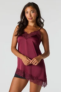 Camisole asymétrique en satin et dentelle