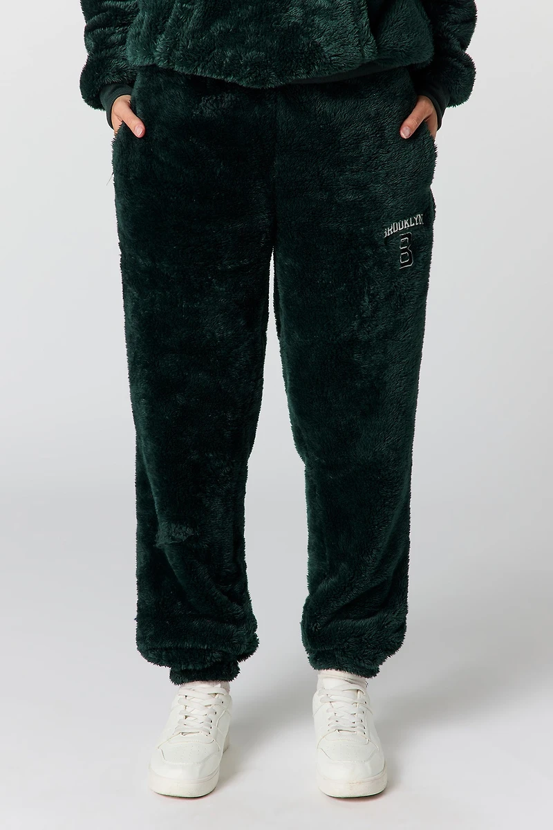 Jogger en similifourrure avec motif brodé