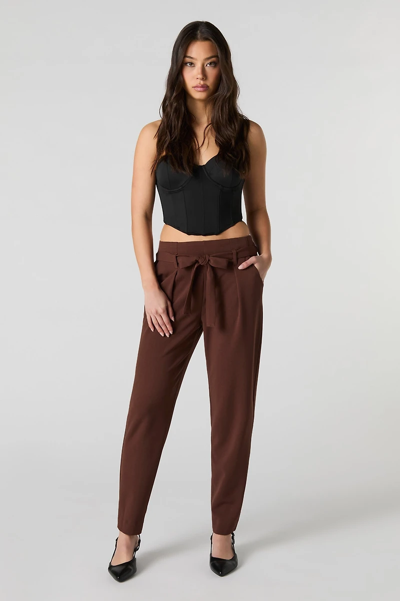 Pantalon habillé en crêpe à ceinture intégrée