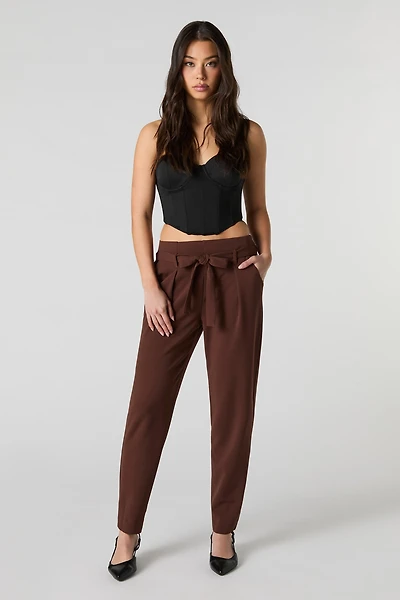 Pantalon habillé en crêpe à ceinture intégrée