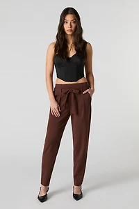 Pantalon habillé en crêpe à ceinture intégrée