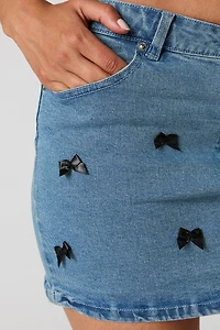 Minijupe en denim à taille basse avec boucle