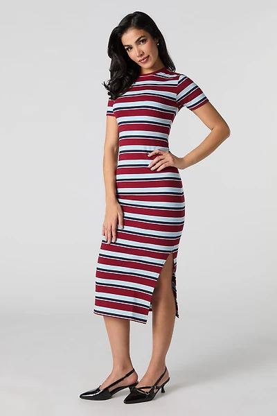Robe midi à fente et manche courte