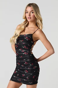 Minirobe en filet fleuri ruché avec brides au dos