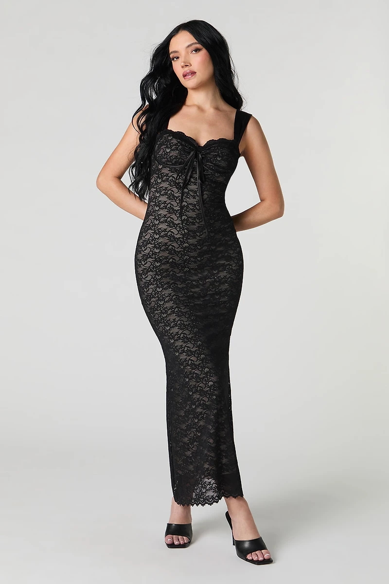 Robe maxi en dentelle avec décolleté coeur