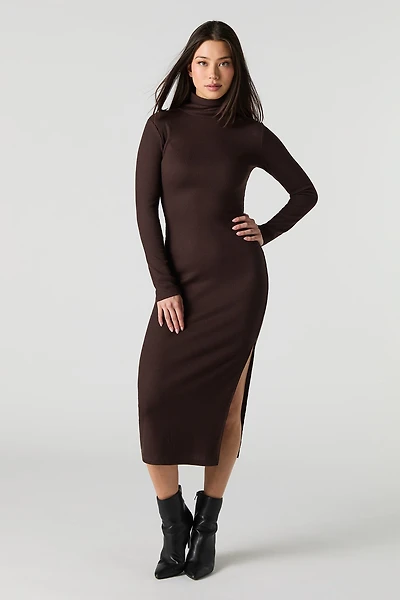 Robe-chandail midi côtelée à col roulé