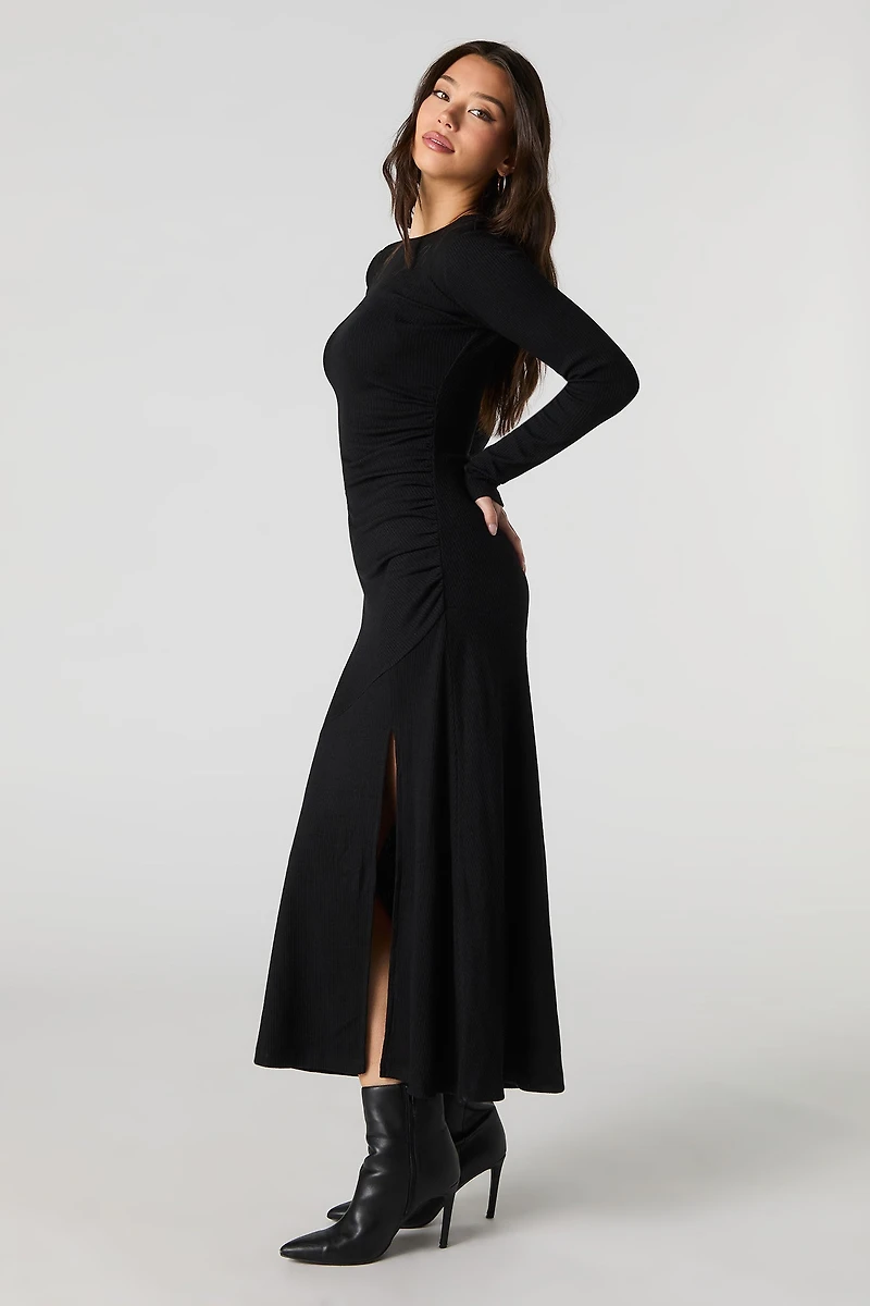 Robe midi asymétrique en tricot côtelé et manche longue